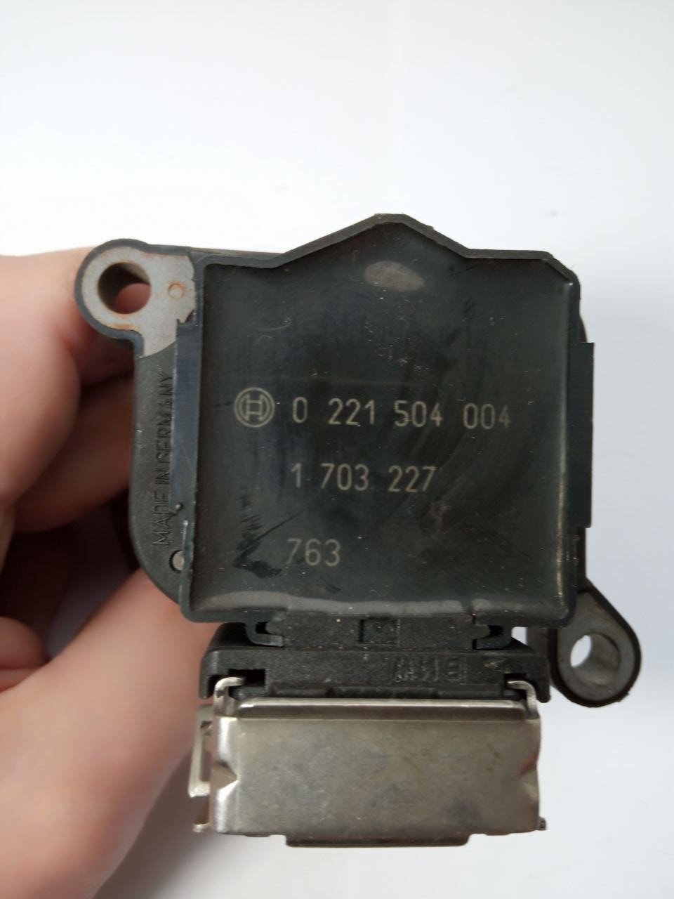 Катушка запалювання Bosch 0 221 504 004 / 0221504004 / 1 703 227 / 1703227 / 763