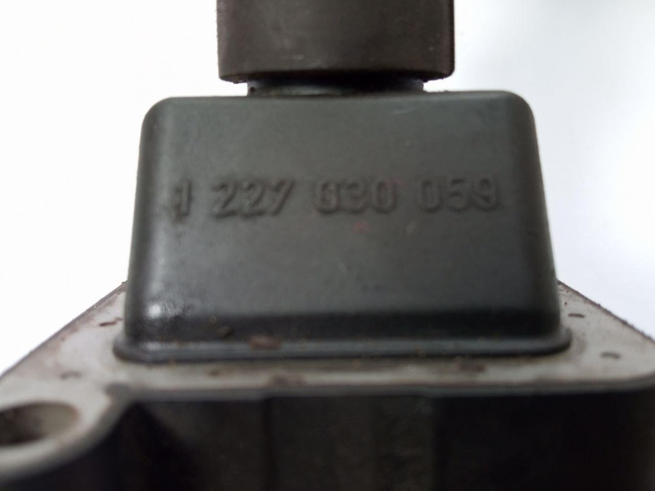 Катушка запалювання Bosch 0 356 100 107 / 0356100107 / 1 227 030 059 / 1227030059