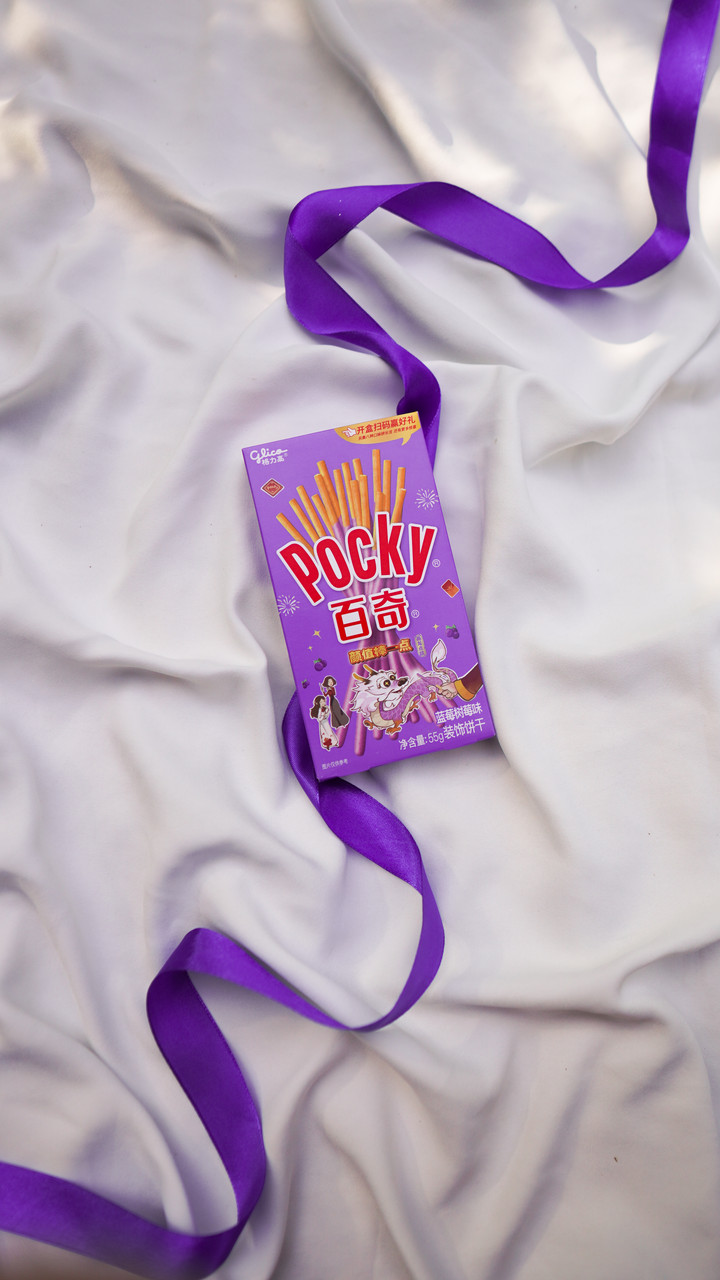 Бісквітні палички Pocky чорниця-малина 55 г