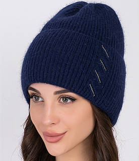 Жіноча зимова шапка «Міланія» з ніжної вовняної ангорової пряжі у синьому кольорі.