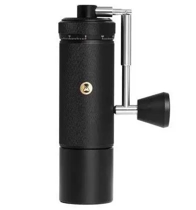 Timemore S3  - це більш преміальна модель кавомолки, яка поєднує в собі високу якість складання та можливість точного налаштування помелу для різних методів заварювання. Вона підходить для тих, хто серйозно захоплюється приготуванням кави та потребує максимальної точності у помелі.