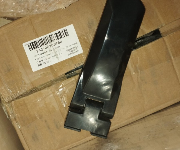 Нижня петля правих  дверей 700.45.068SR 240100206984