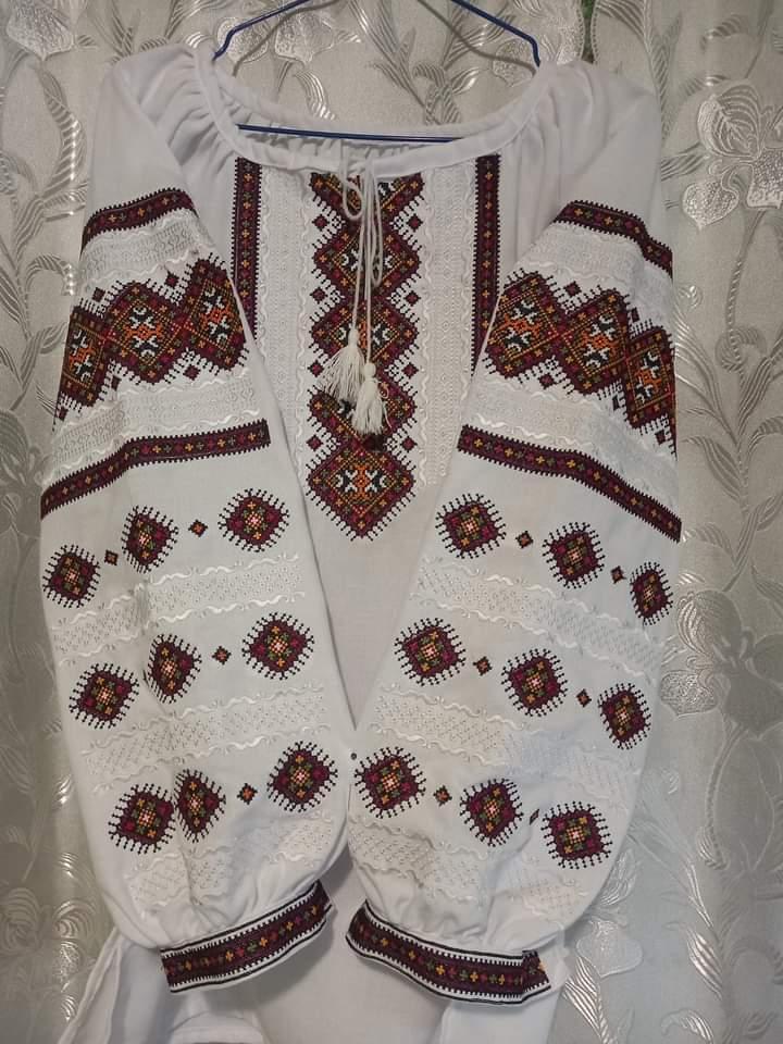 Вишиванка, блузка, сорочка жіноча в білому кольорі з домотканого полотна вишита хрестиком розміри від 44 до 64