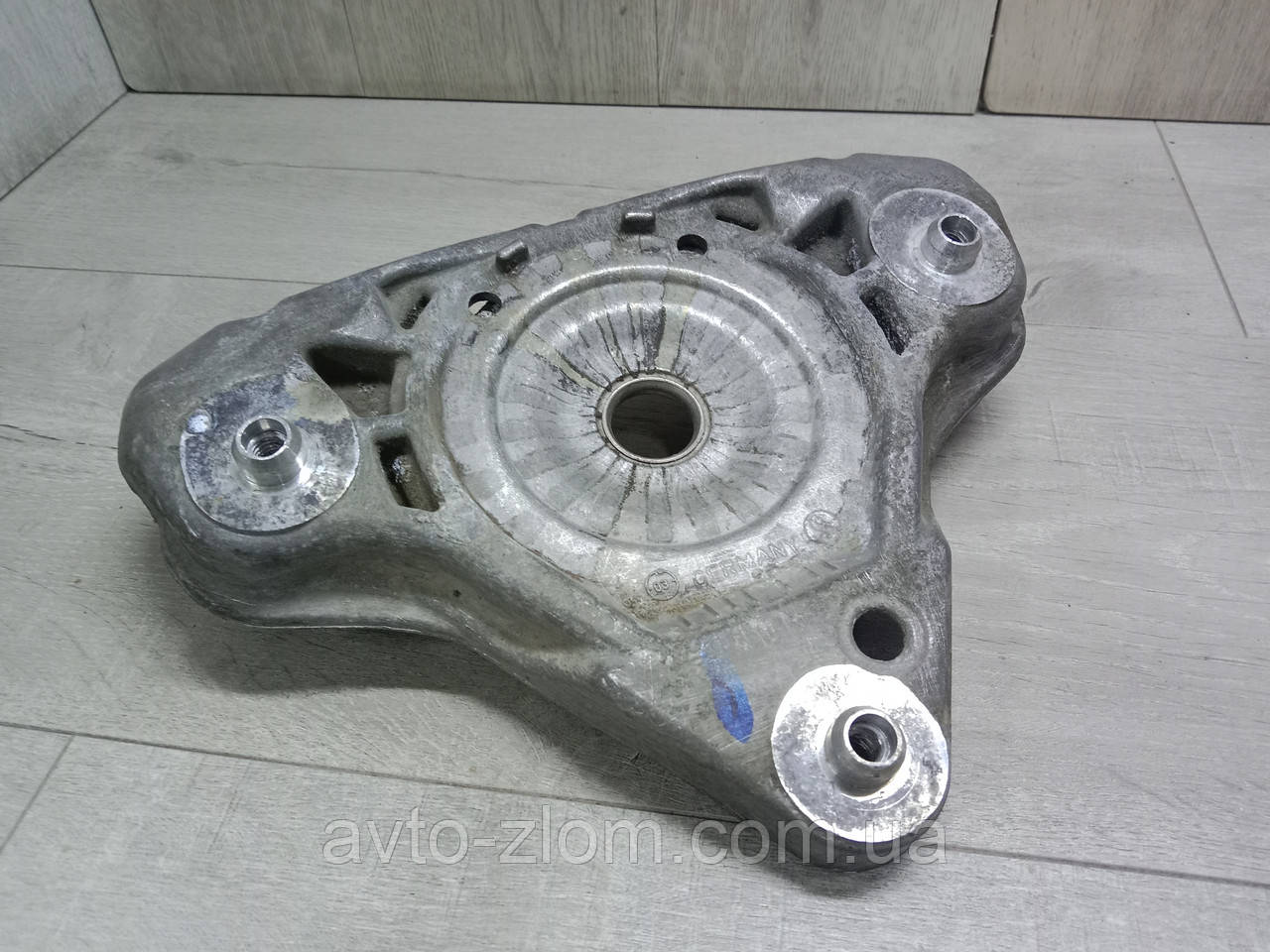 Кронштейн переднього амортизатора Audi A4 B6, Audi A4 B6. 8E0412383., фото 1