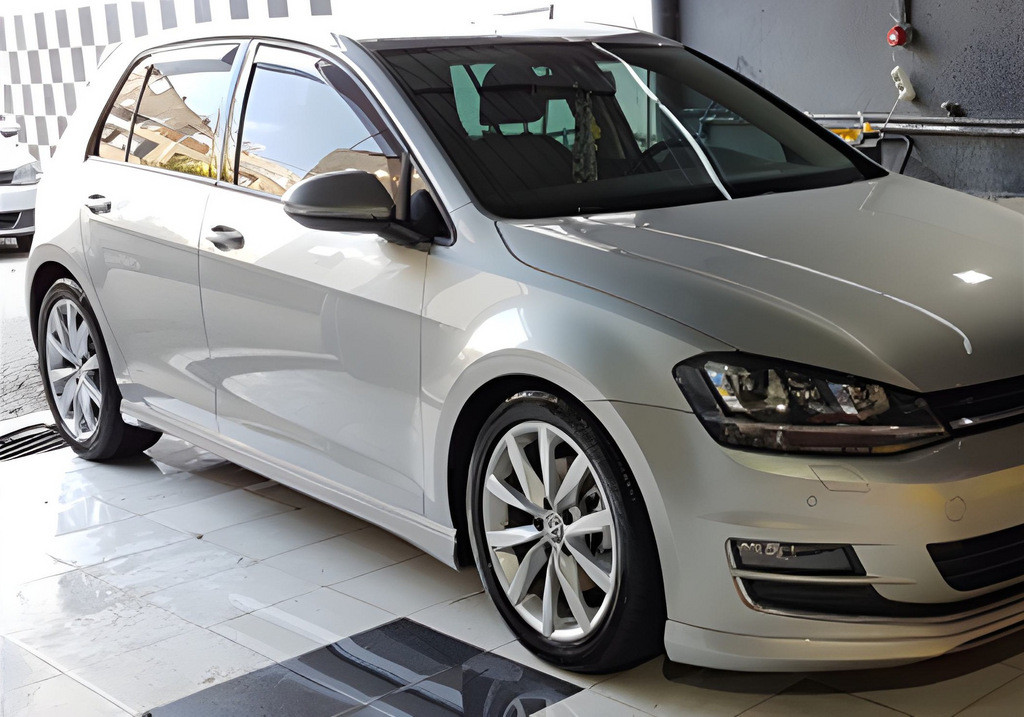 Бокові пороги DPT V-9 (чорний глянець) для Volkswagen Golf 7/E-Golf