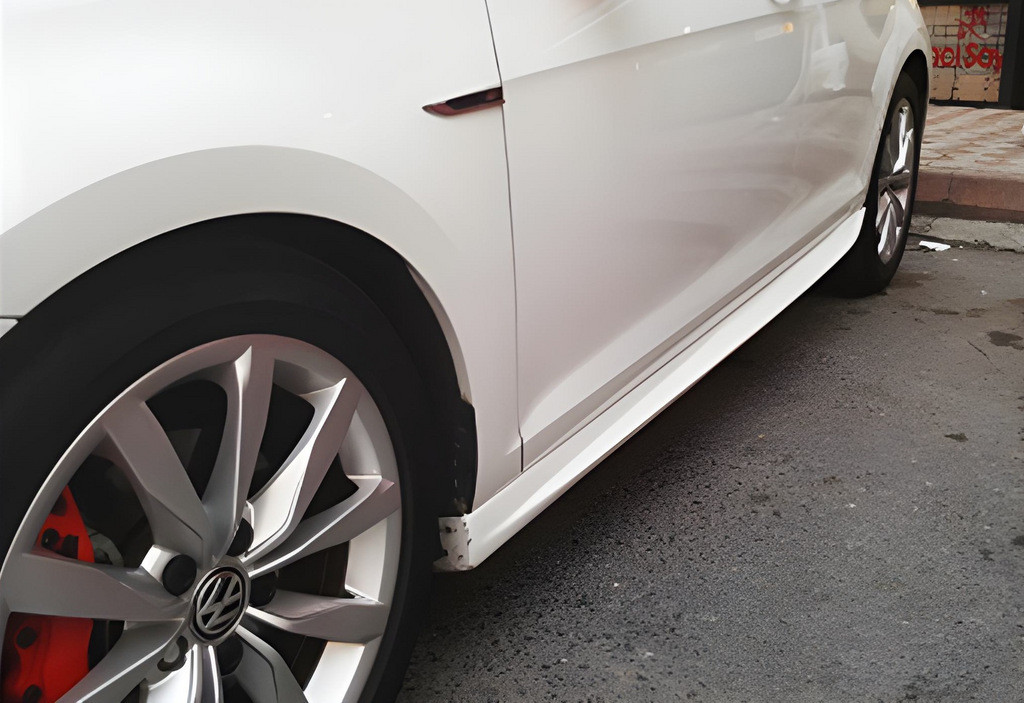 Бокові пороги DPT V-1 (чорний глянець) для Volkswagen Golf 8