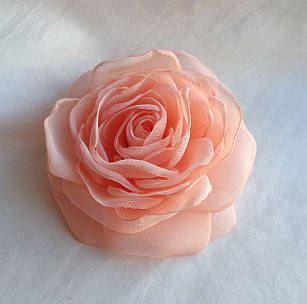 Брошка квітка з тканини ручної роботи "Персикова троянда"