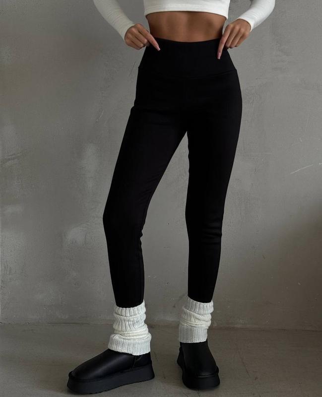 Базові теплі лосіни в рубчик на флісі жіночі зимові однотонні з широкою резинкою, фото 1