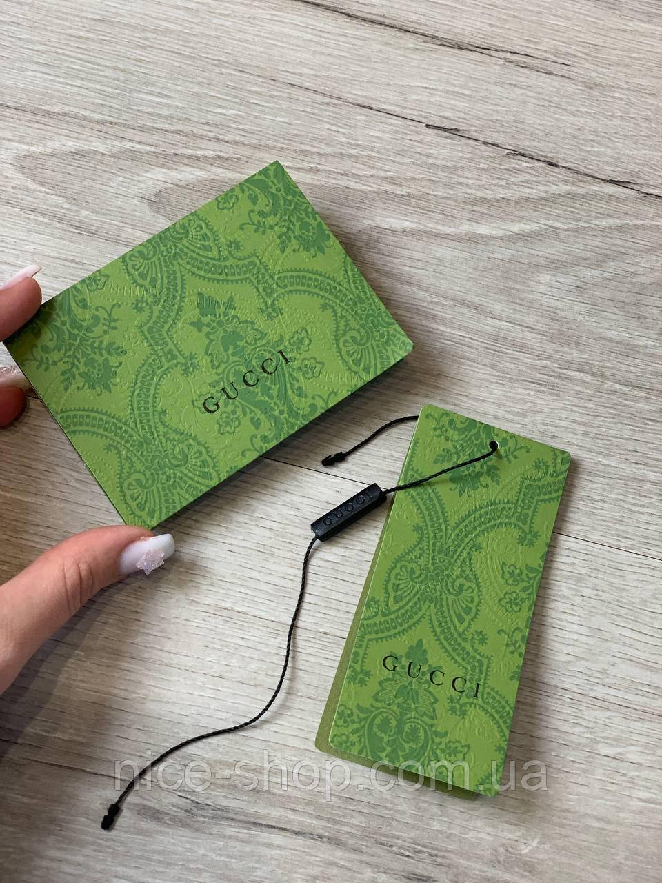 Документи Gucci