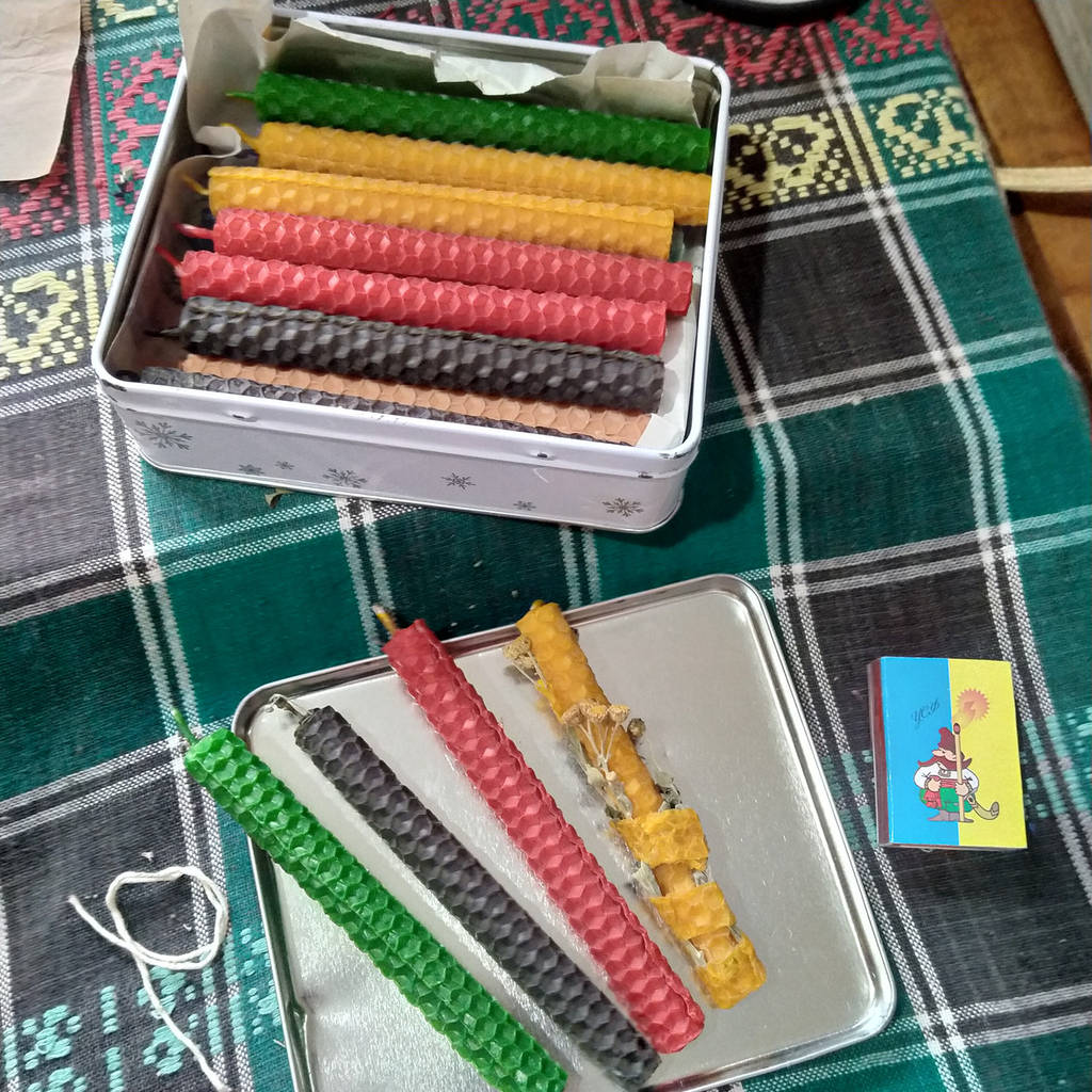 Цветная вощина (20 шт 10х13 см) из натурального пчелиного воска. Для изготовления катанных свечей и творчества - фото покупателей 1