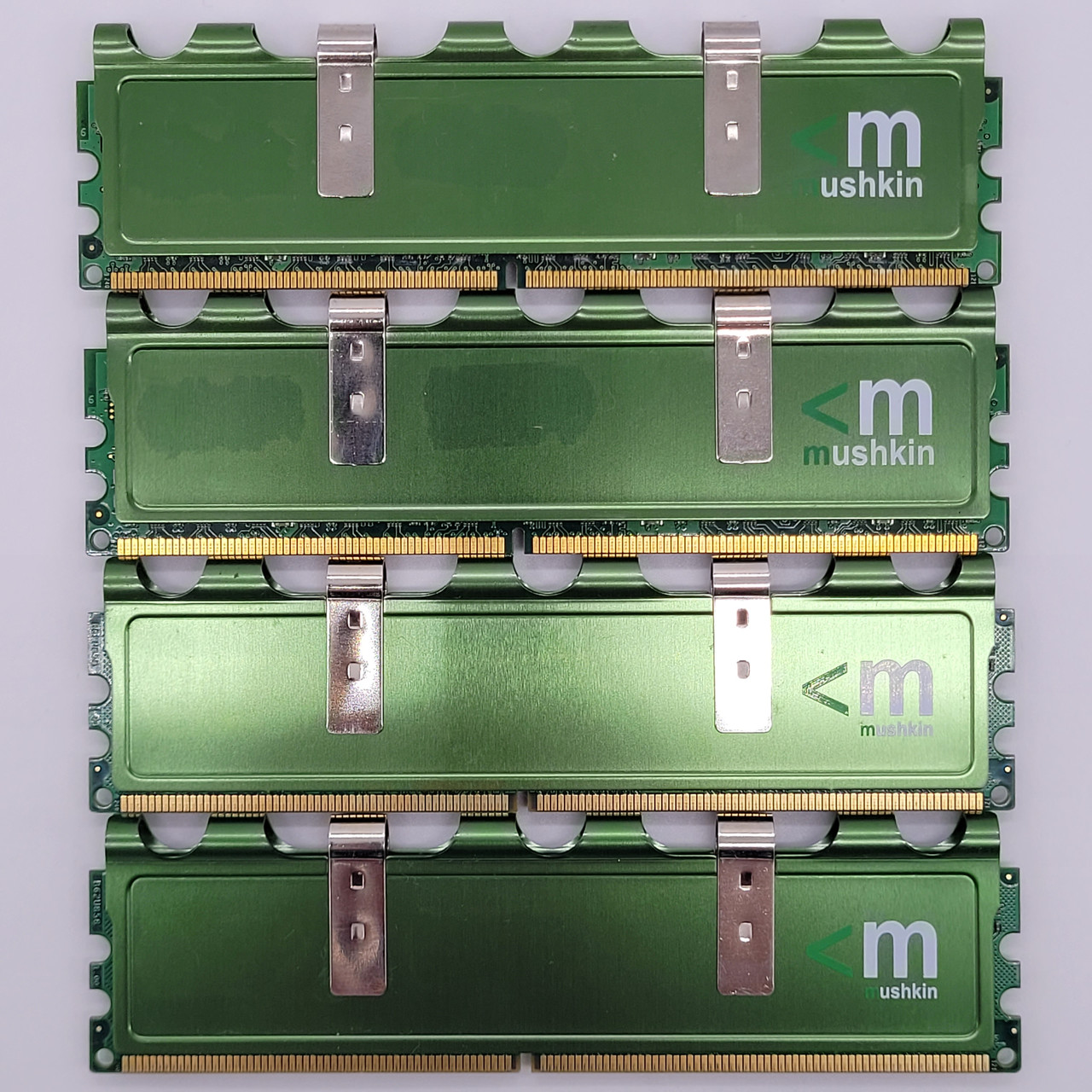 Комплект оперативної пам'яті Mushkin DDR2 8 Gb (4x2Gb) 800MHz PC2-6400U 2R8 CL5 (996558+) Б/В