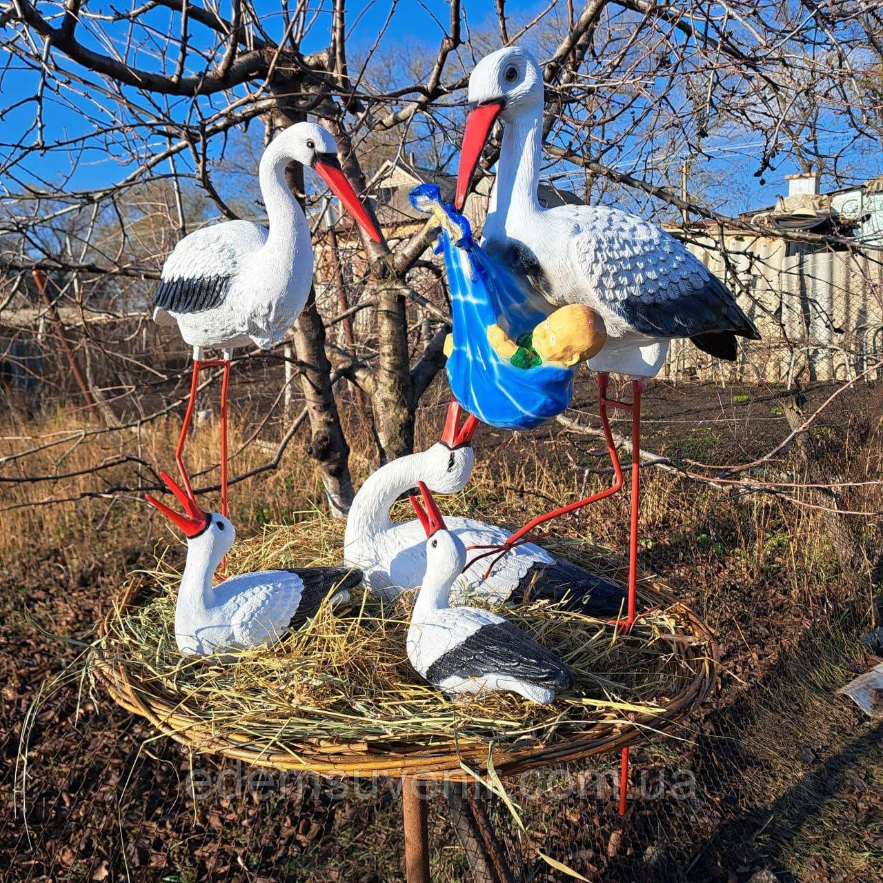 Комплект фігур Сім'я садових лелек №110 з гніздом, діаметр 75 см