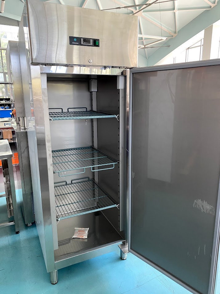 Холодильна шафа Hurakan HKN-GX650TN INOX
