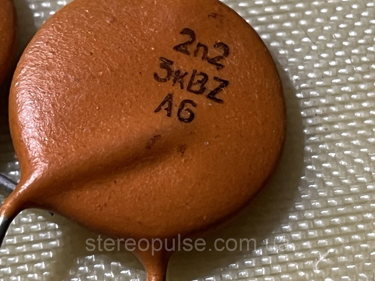 Конденсатор  К15 - 5  2200пкФ - 3кВ