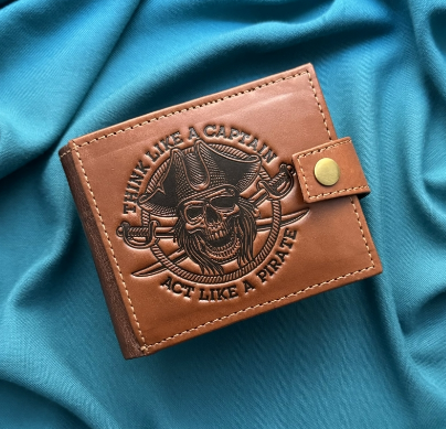 Портмоне з відділеннями для карт та монет "Пірат" з тисненням із натуральної шкіри ручна робота, фото 1