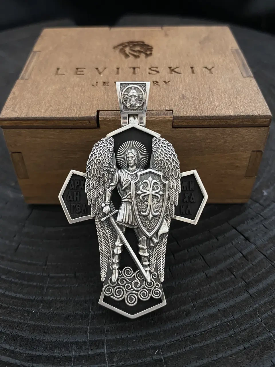 Срібний хрест із Архангелом Михайлом