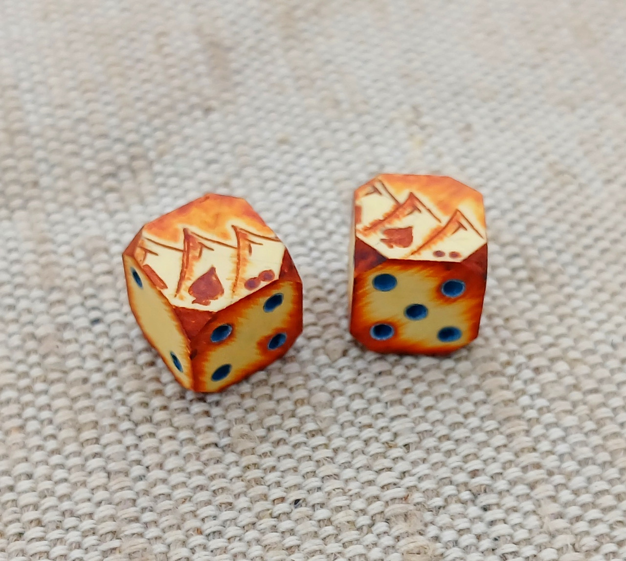 Гральні кубики для настільних ігор, з більярдної кулі "Карти"