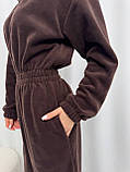 Коричневий теплий жіночий комбінезон оверсайз із двостороннього флісу, фото 7