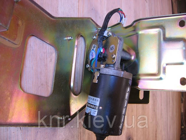 Моторчик склоочисника з кронштейном (12V) FAW-1031,1041 (Фав)