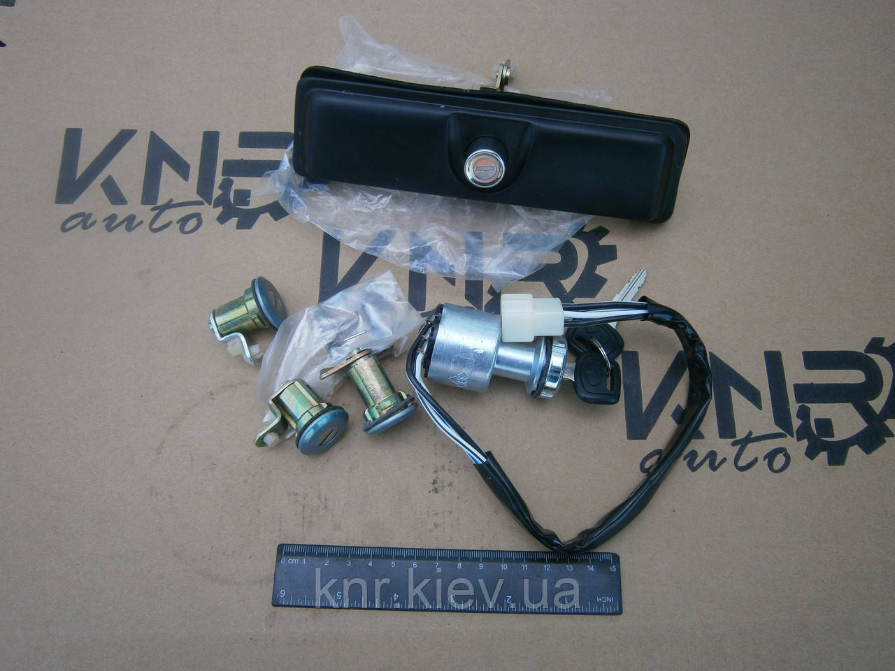 Комплект замків дверей (личинки двері -3шт, замок запалювання, ручка задніх дверей) FAW-6371