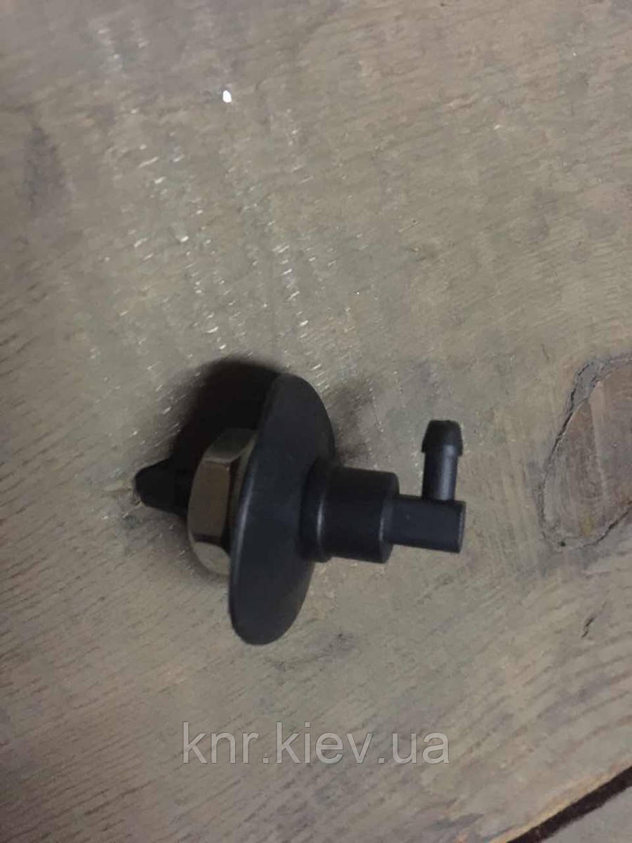 Перехідник форсунки омивача FAW 1031, 1041 (на панелі під лобовим склом)