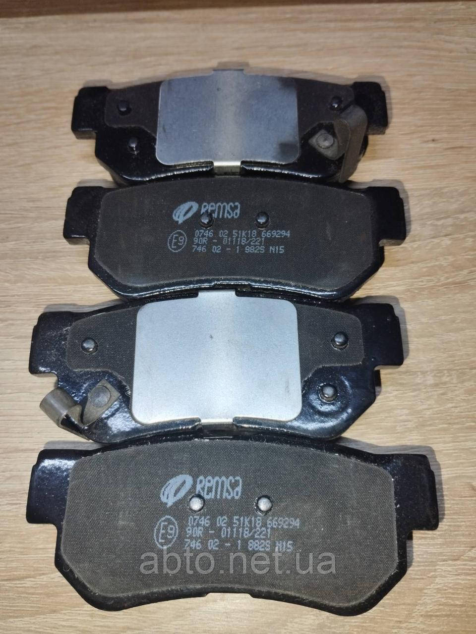 Гальмівні колодки задні HYUNDAI ELANTRA, GETZ, MATRIX, SANTA FÉ, SONATA, TRAJET, KIA MA MAGENTIS I