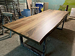 Стіл із горіха з живим краєм