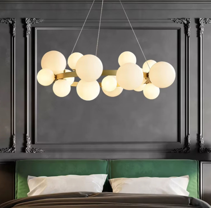 Кільцева латунна люстра з 18 білими плафонами Ø 90 см BM 62/18 AB, фото 1