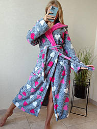 Халат теплий жіночий довгий сірий із рожевим із сердечками з капюшоном