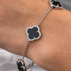Срібний браслет родований з каменем чорним і фіанітами в формі конюшини (1,3 см) (4 конюшини) РН-564