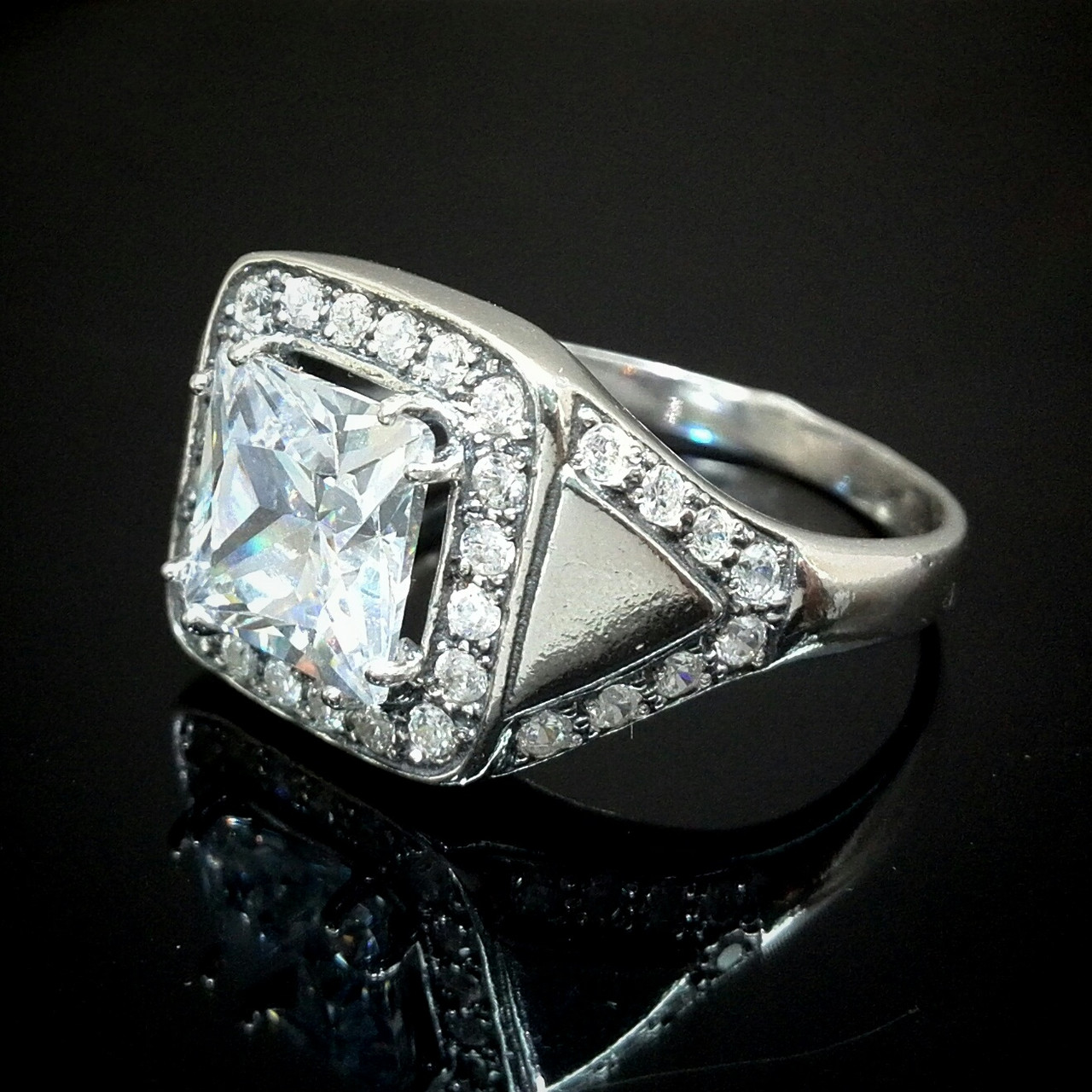 Срібне кільце з фіанітом, 33 камені