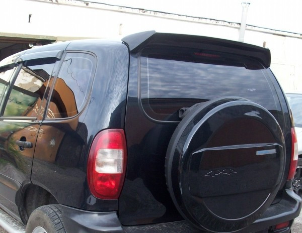 Спойлер багажника ВАЗ 2123 21230 Нива шевроле.