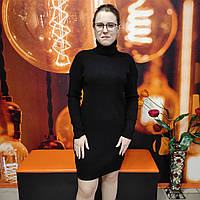 Жіноча чорна сукня-сорочка під горло