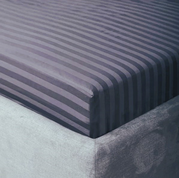 Простирадло на резинці 140х200х20см страйп сатин Ярослав №07 фіолет, фото 1