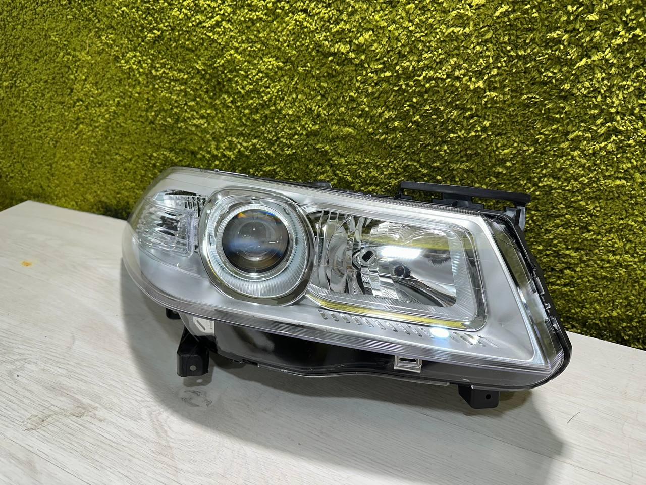 Нова передня права фара Renault Megane 2 06-08 Рено Меган 2 260103726R