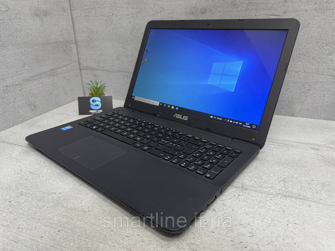 Бюджетний ноутбук Asus R553L i3-4030U 8gb ddr3 240gb ssd 15.6"