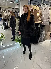 Жіноча шуба з хутра ондатри.