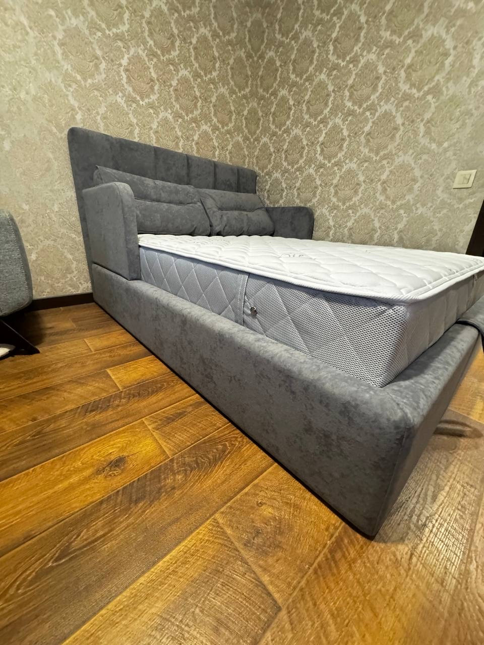 Мʼяке ліжко та подушки під замовлення