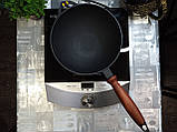Каструля WOK з дерев'яною ручкою і чавунною кришкою. Об'єм 1,7 літрів., фото 8