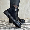 Черевики жіночі замшеві на маленькому підборі, колір чорний, фото 2