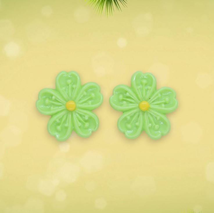 Дитячі сережки-кліпси Квітка Гербера зелена з жовтою тичинкою - Без проколювання вуха, 2 см, фото 1