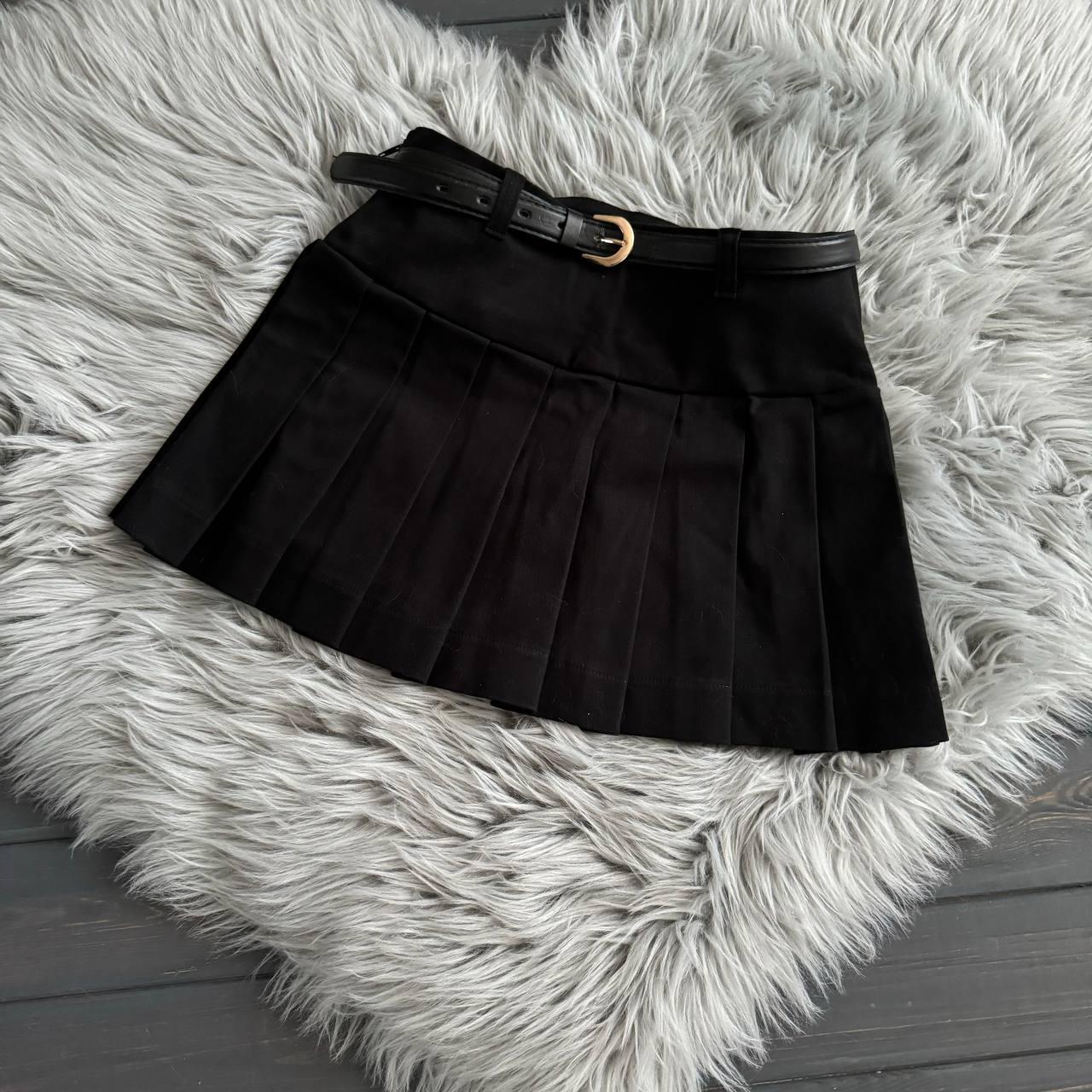 Чорна спідниця у складку з ремінцем шкільна для дівчинки підлітка, фото 1