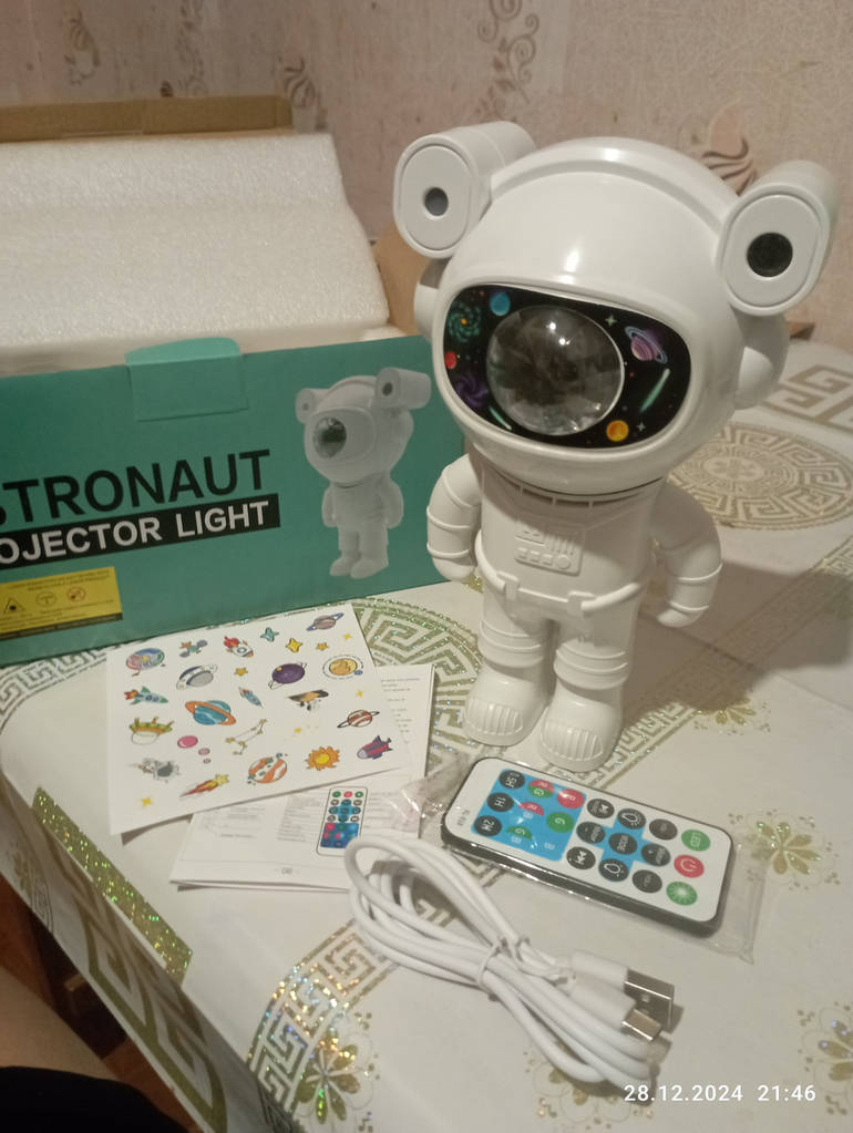 Нічник Астронавт світлодіодний проєктор зоряного неба з Bluetooth колонкою - фото покупців 1