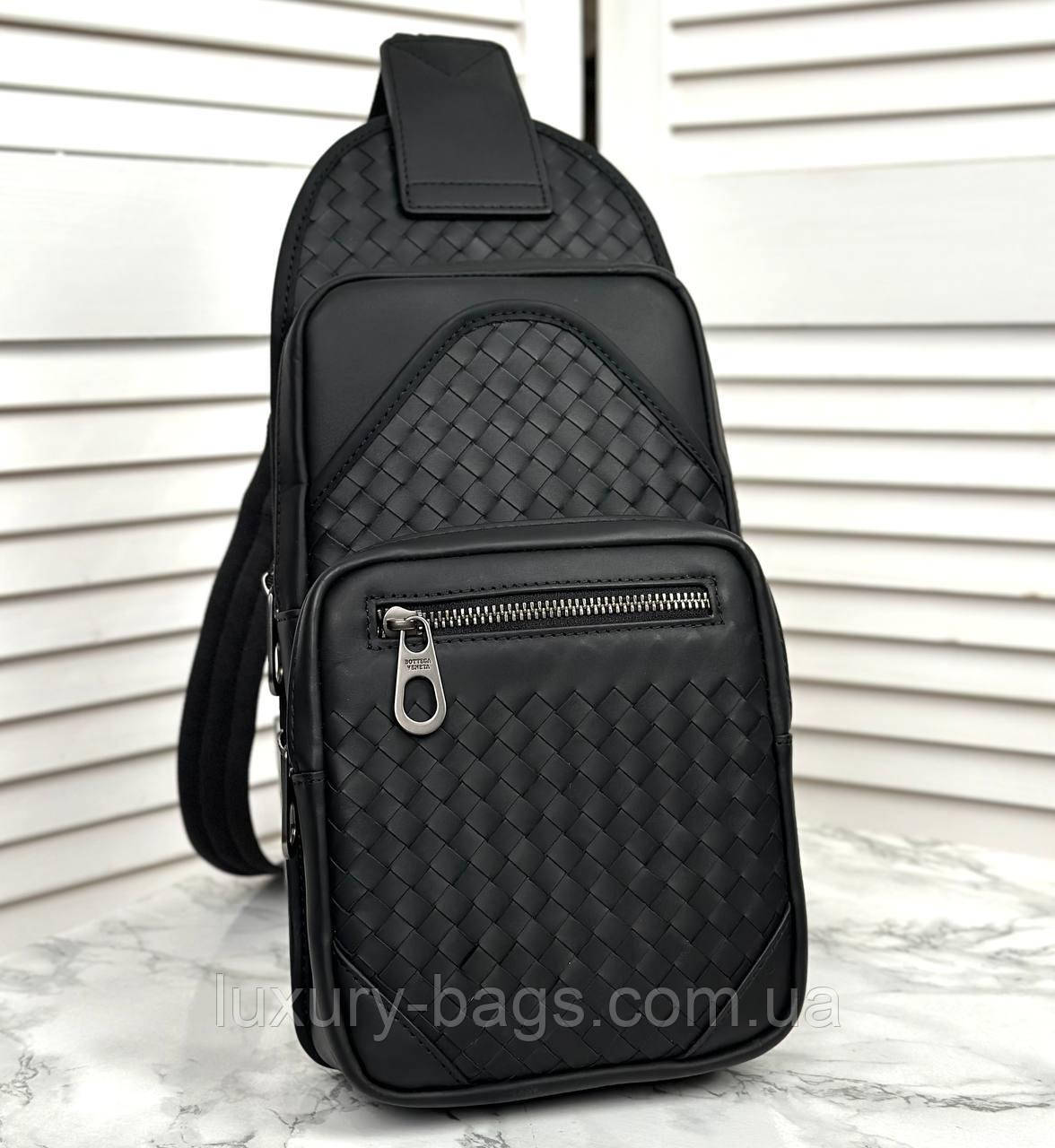 Шкіряна чоловіча сумка-слінг Bottega Veneta, фото 1