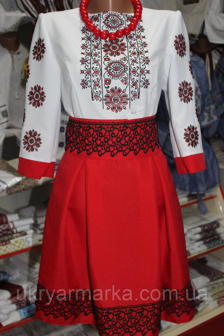 Вишитий костюм "Чарівниця"