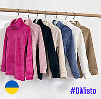 Теплая детская водолазка для девочки из велюра в рубчик