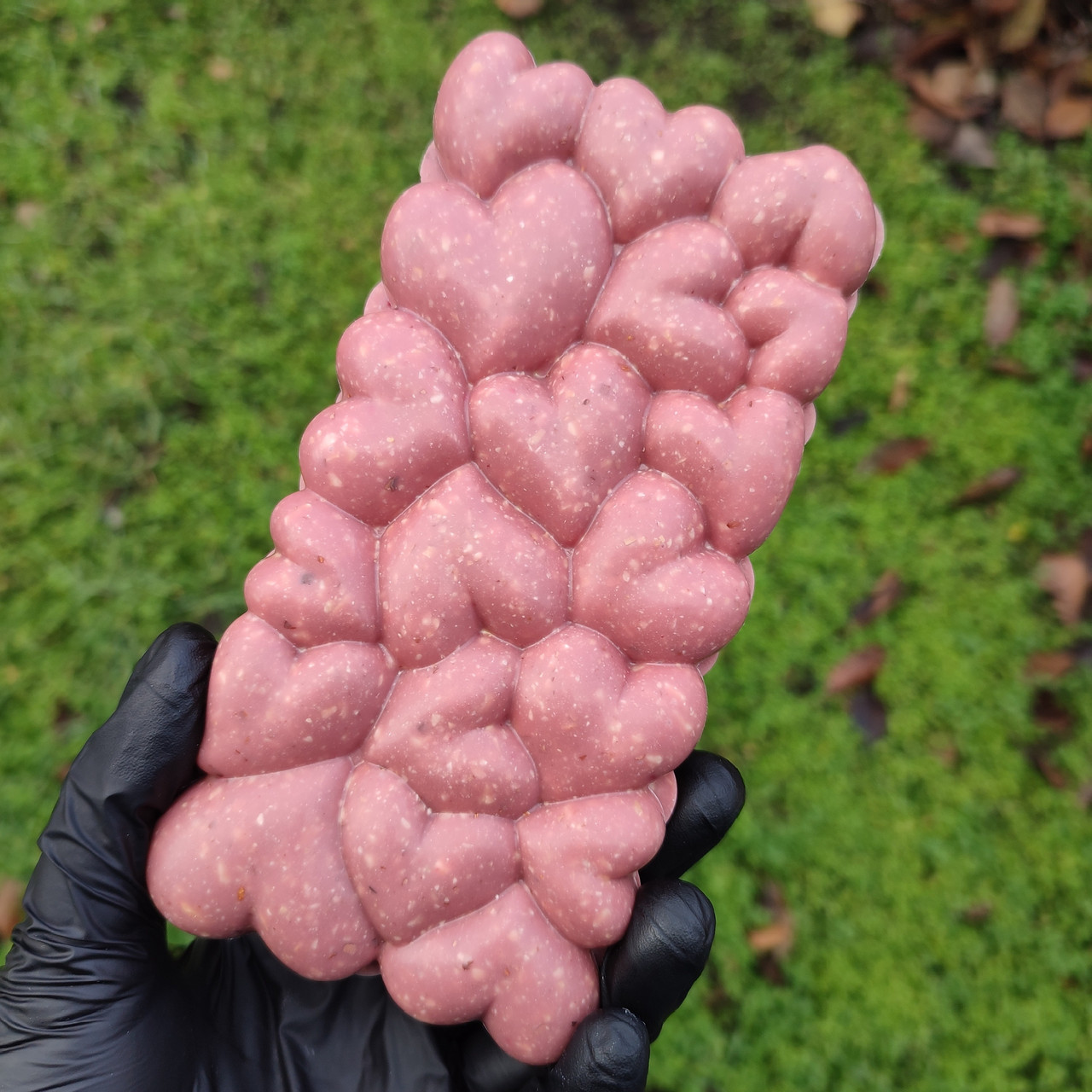 Шоколад RUBY 47,3 % рожевий з подрібненими горіхами асорті та сублімованою малиною 100 грам