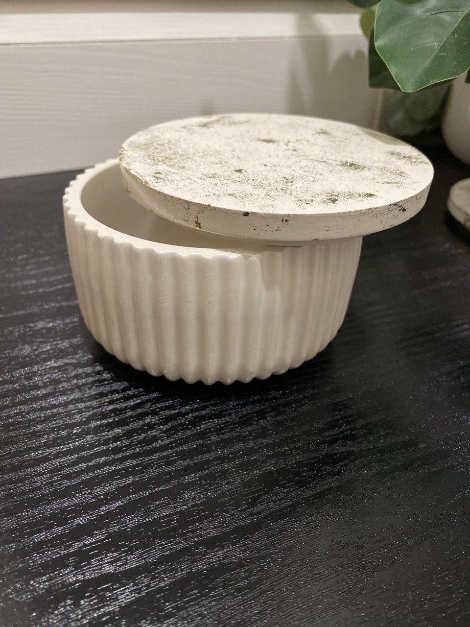 Кашпо із гіпсу L (білий +паталь)