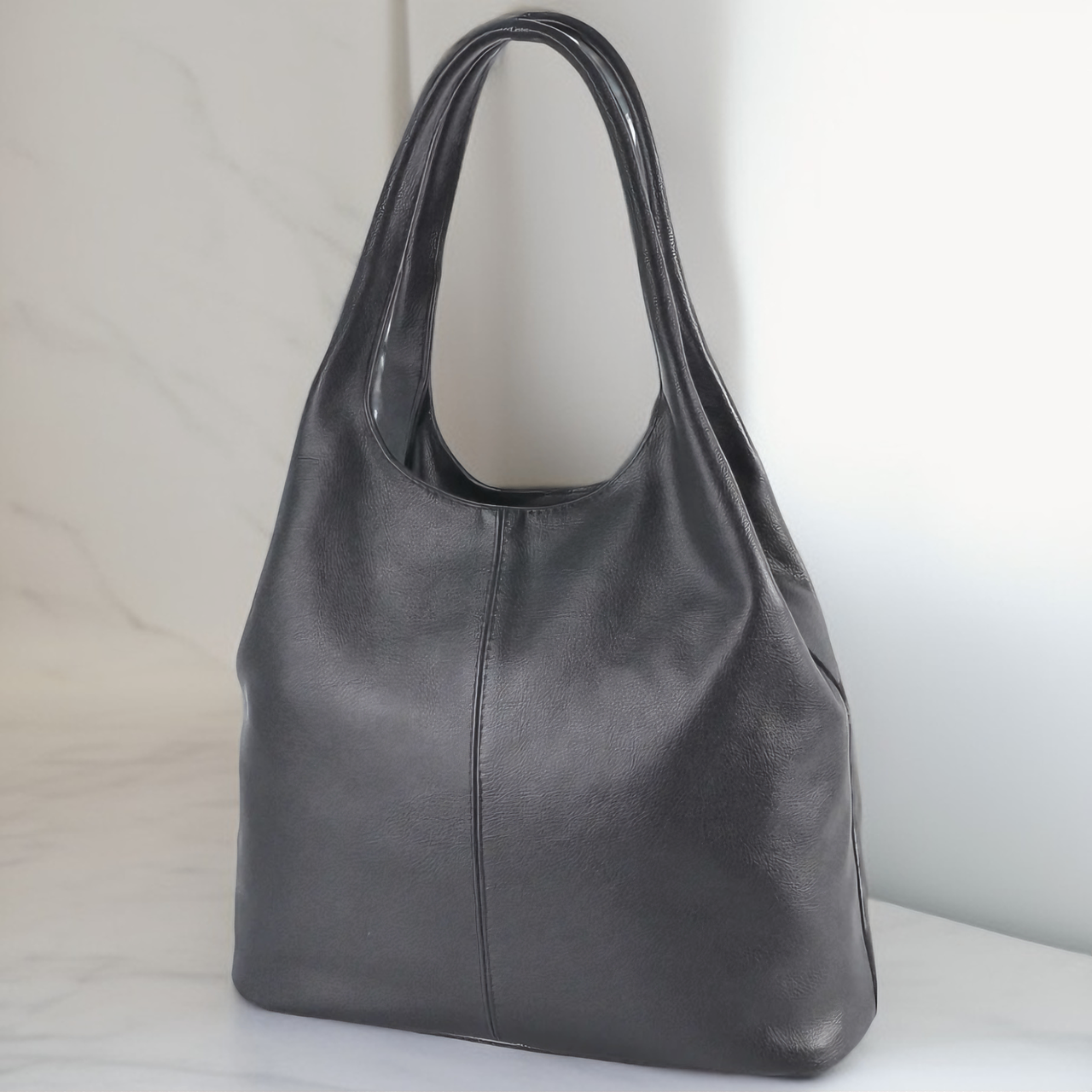 Жіноча сумка чорна з натуральної шкіри сумка хобо на плече шкіряна сумка класична якісна, фото 1