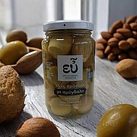 Зелені оливки з мигдалем